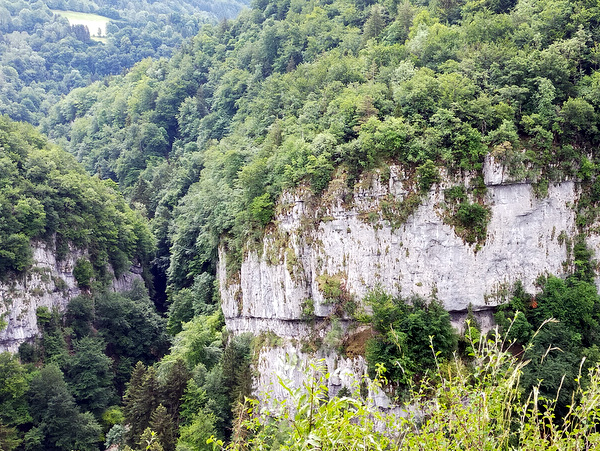 Photograph of the cliffs of the Gorge d'Echaillon