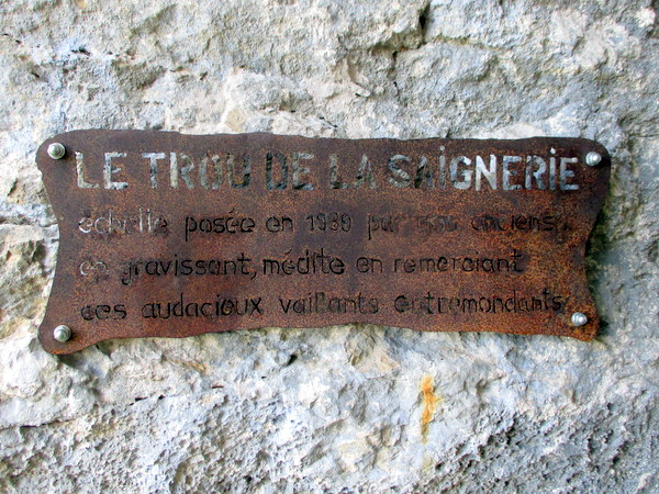Photograph of the plaque referring to the installation of the ladder in Le Trou de la Saignerie on l'Alpe