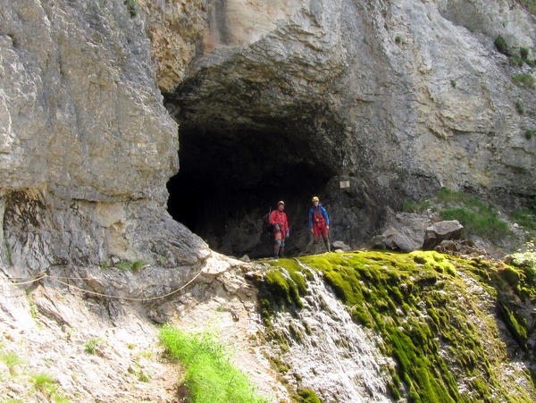 Photograph of the entrance to the Grotte Guiers Mort, Dent de Crolles