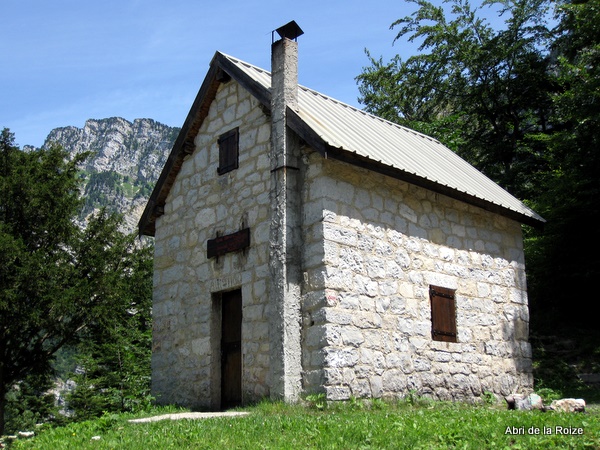 Photograph of the Abri de la Roize, Grande Sure