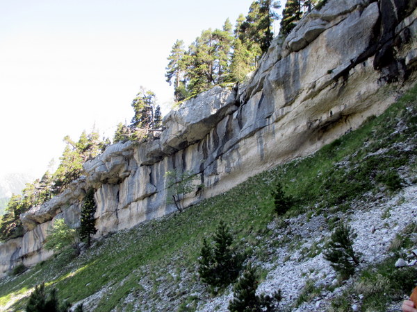 Photograph of a cliff barrier in the Cirque Sans Nom