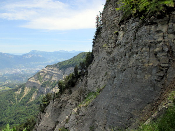 Photograph of the cliffs below Pointe de la Gorgeat