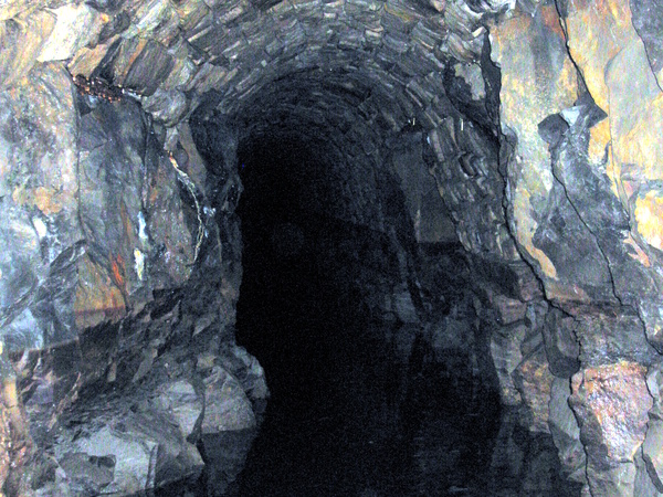 Photograph of a section of passage in Hebden Horse Level